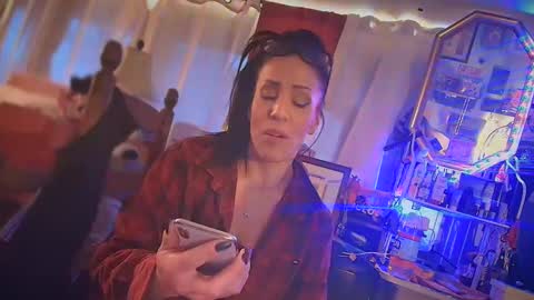 linuxgirlsudosu online show from 01/09/25, 12:19