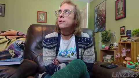 Snapshot of linzy19 chatting on 01/24/25, 04:49 Linzy19 online show from 01/24/25, 04:49