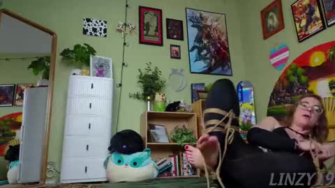 Snapshot of linzy19 chatting on 02/21/25, 04:07 Linzy19 online show from 02/21/25, 04:07