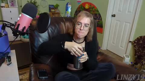 Snapshot of linzy19 chatting on 02/24/25, 04:26 Linzy19 online show from 02/24/25, 04:26