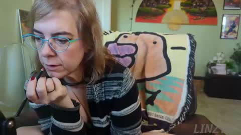 Snapshot of linzy19 chatting on 09/26/25, 02:43 Linzy19 online show from 09/26/25, 02:43