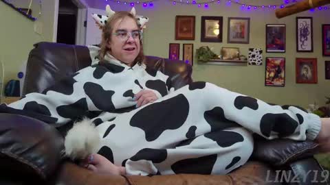 Snapshot of linzy19 chatting on 11/13/25, 04:55 Linzy19 online show from 11/13/25, 04:55