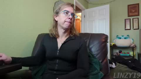 Snapshot of linzy19 chatting on 12/01/25, 03:17 Linzy19 online show from 12/01/25, 03:17