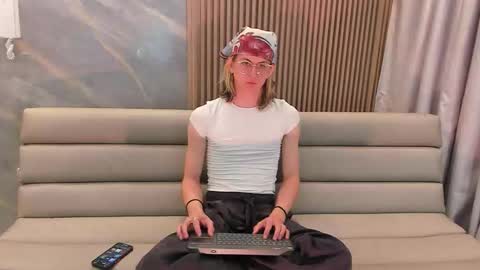 Lior evan online show from 11/21/25, 11:31