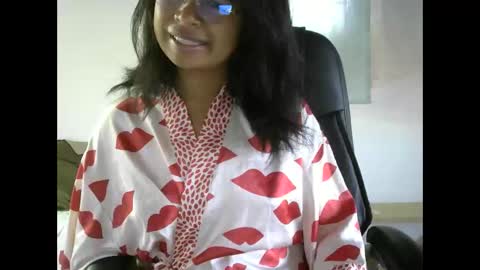 liora online show from 04/19/26, 03:28