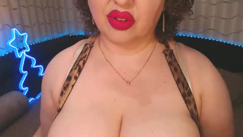 Snapshot of lipsaddiction chatting on 12/27/24, 02:22 LIpsAddiction online show from 12/27/24, 02:22