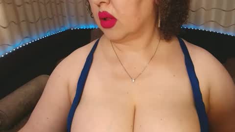 Snapshot of lipsaddiction chatting on 11/02/25, 01:35 LIpsAddiction online show from 11/02/25, 01:35