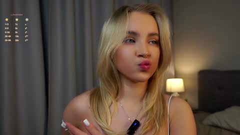 Amelia online show from 02/08/25, 01:11