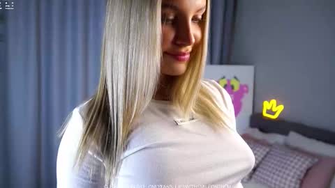 Amelia online show from 10/23/25, 01:05