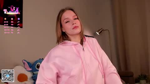 Lina online show from 10/03/25, 01:13