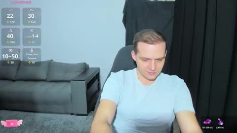 Snapshot of liqued_love chatting on 12/21/25, 06:37 Lucius online show from 12/21/25, 06:37