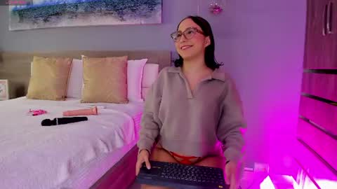 Snapshot of liriasweetie chatting on 06/10/26, 11:42 liria online show from 06/10/26, 11:42