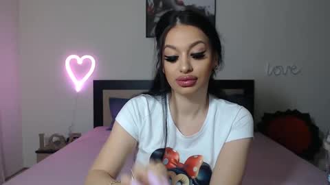 Snapshot of lisa104739 chatting on 02/21/25, 11:43 Lisa online show from 02/21/25, 11:43