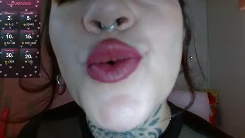 Snapshot of lisa_avila_ chatting on 02/21/25, 10:15 Lisa online show from 02/21/25, 10:15