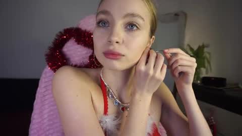 Snapshot of lisa_babymetal chatting on 12/27/24, 12:45 Lisa online show from 12/27/24, 12:45