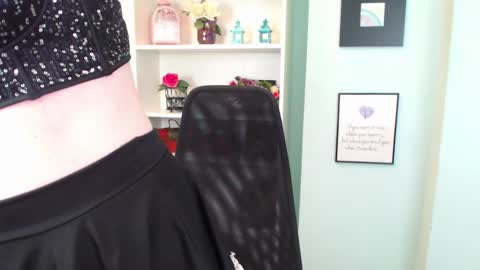 Lisa Caprice online show from 12/04/25, 05:50