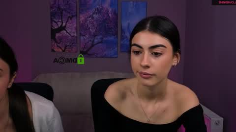 Snapshot of lisa_dark_ chatting on 11/18/25, 10:09 Lisa online show from 11/18/25, 10:09