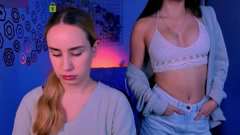 Snapshot of lisa_dark_ chatting on 11/27/25, 08:22 Lisa online show from 11/27/25, 08:22