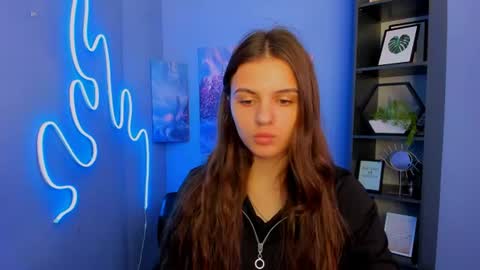 Lisa online show from 06/15/26, 09:44