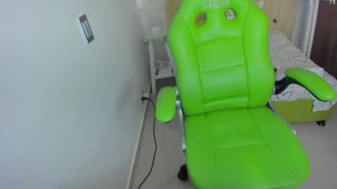 Snapshot of lisa_gerrard_ chatting on 01/03/25, 06:46 Lisa  online show from 01/03/25, 06:46