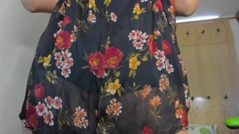 Snapshot of lisa_gerrard_ chatting on 01/05/25, 03:45 Lisa  online show from 01/05/25, 03:45