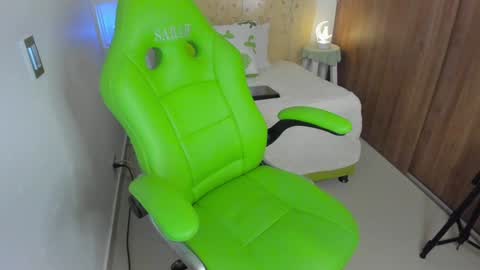 Snapshot of lisa_gerrard_ chatting on 01/29/25, 12:45 Lisa  online show from 01/29/25, 12:45