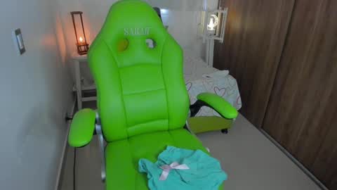 Snapshot of lisa_gerrard_ chatting on 02/17/25, 03:09 Lisa  online show from 02/17/25, 03:09