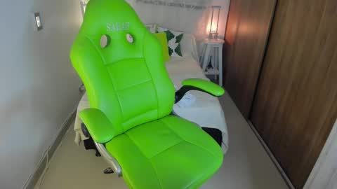 Snapshot of lisa_gerrard_ chatting on 09/25/25, 11:14 Lisa  online show from 09/25/25, 11:14