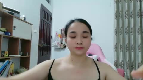 Snapshot of lisa_hanw chatting on 05/18/26, 11:38 lisa_hanw online show from 05/18/26, 11:38