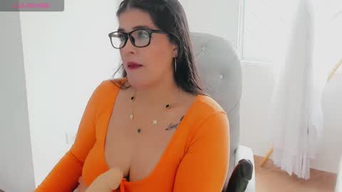 Lisa online show from 11/14/25, 03:44