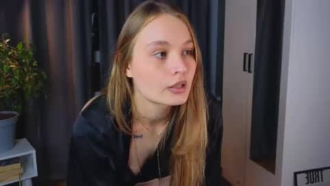 Elisabeth or Lisa online show from 09/23/25, 08:12