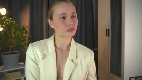 Elisabeth or Lisa online show from 09/27/25, 08:14