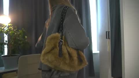 Elisabeth or Lisa online show from 10/04/25, 08:23