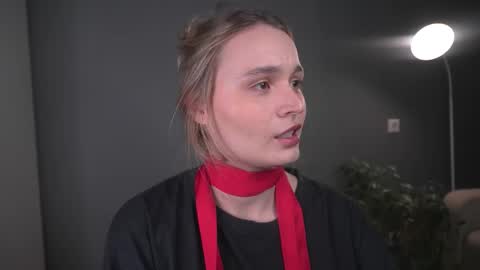 Elisabeth or Lisa online show from 12/15/25, 08:02