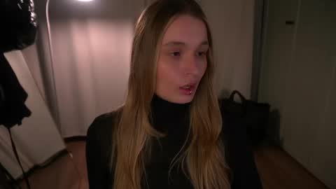Elisabeth or Lisa online show from 05/03/26, 08:04