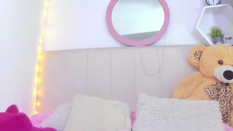 Lisa online show from 11/04/25, 12:21