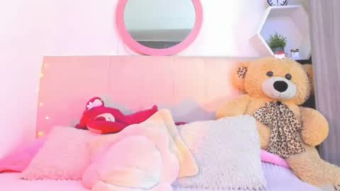 Lisa online show from 12/16/25, 11:21