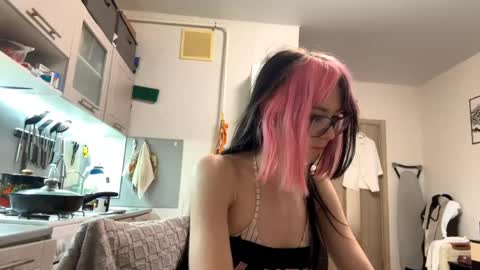 Snapshot of lisabethlaurence chatting on 05/19/26, 07:31 Aileen online show from 05/19/26, 07:31