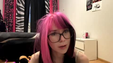 Snapshot of lisabethlaurence chatting on 05/26/26, 06:37 Aileen online show from 05/26/26, 06:37