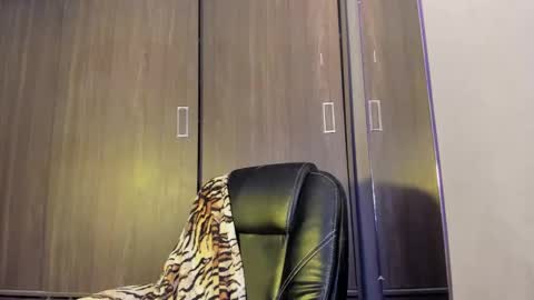 Snapshot of lisainthesky chatting on 02/19/25, 08:31 lisainthesky online show from 02/19/25, 08:31