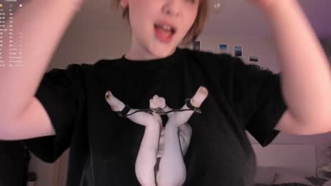 Snapshot of lisalaas chatting on 12/25/24, 12:26 -Lisa- Help me to reach 100 thumbs up3 online show from 12/25/24, 12:26