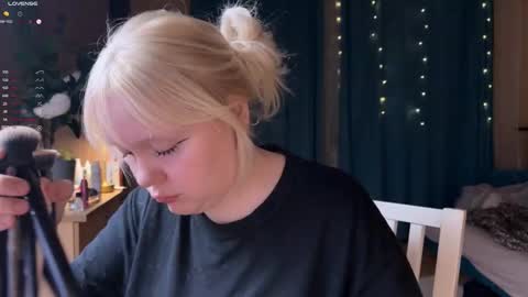 -Lisa- Help me to reach 100 thumbs up3 online show from 03/29/26, 08:09