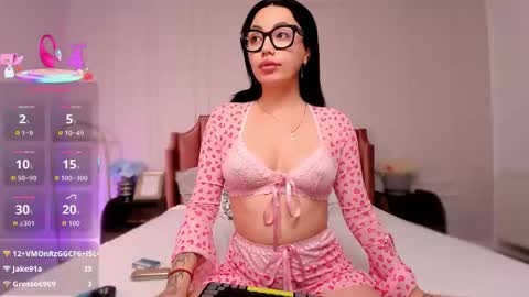  Lisa  online show from 11/12/25, 10:04