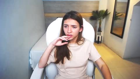 Liseth Fox online show from 12/13/24, 01:15