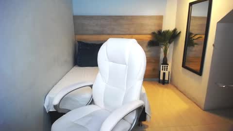 Liseth Fox online show from 12/27/24, 12:45