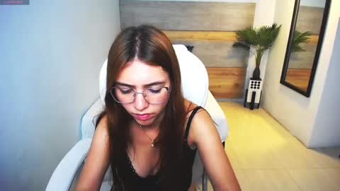 Liseth Fox online show from 02/24/25, 10:14