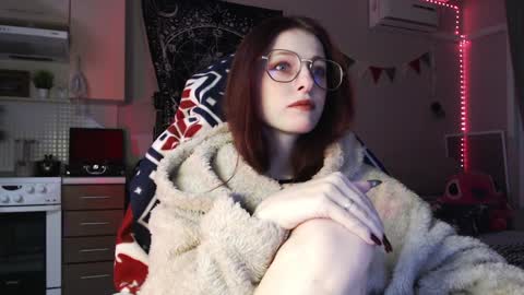 Snapshot of lisiasweet chatting on 12/29/24, 04:51 Lika online show from 12/29/24, 04:51