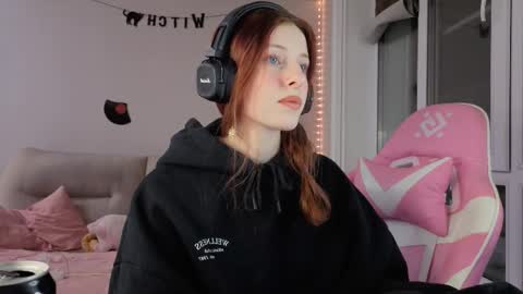 Snapshot of lisiasweet chatting on 11/22/25, 01:32 Lika online show from 11/22/25, 01:32