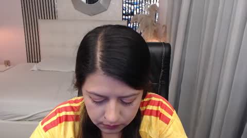 Snapshot of liss_black chatting on 06/18/26, 04:13 Andrea online show from 06/18/26, 04:13