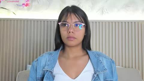 Snapshot of liss_reyes chatting on 10/28/25, 11:47 Liss online show from 10/28/25, 11:47